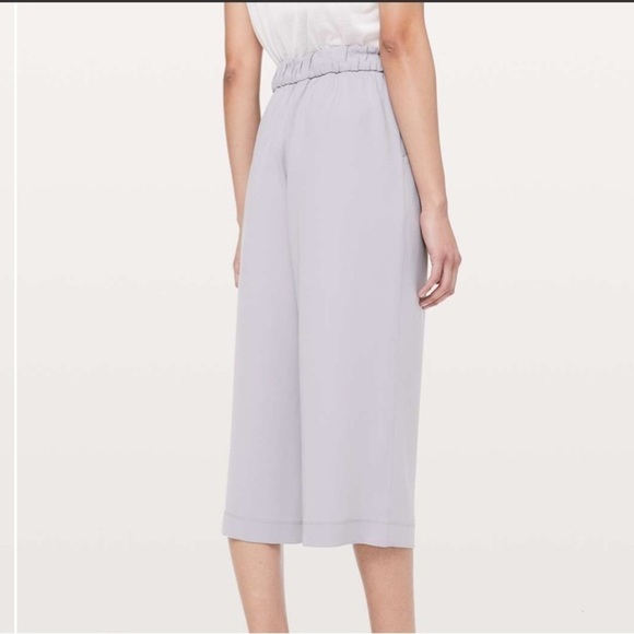 Lululemon Noir Crop Silverscreen Size 4 - Picture 4 of 10